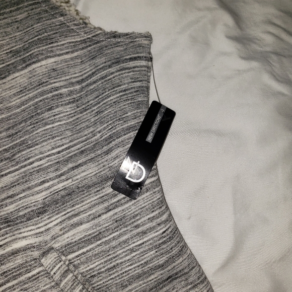 ND New Direction Size Large Gray and white vest - Picture 10 of 10